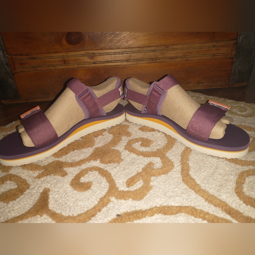 ~~COLUMBIA🧡VIA Sandals~~ - Picture 7 of 14